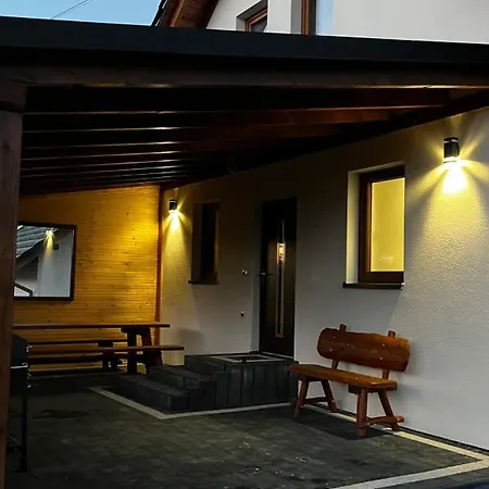 Na Maciejce 11 Osobowy 야보진카